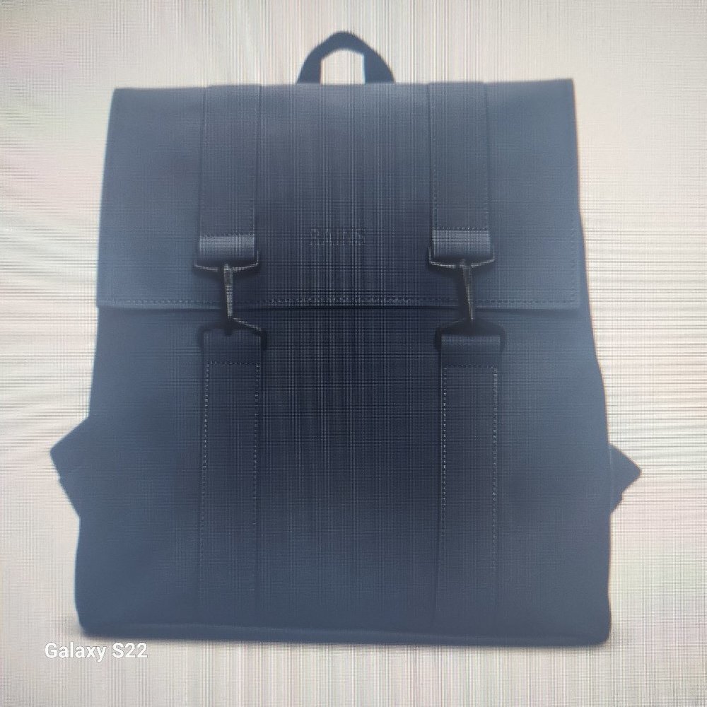 RAINS MSN Bag Navy. NWT.